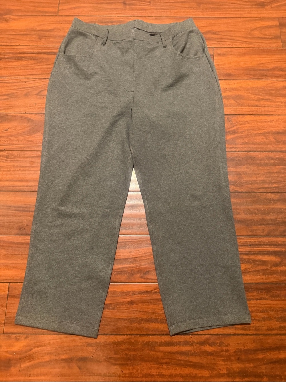 Quince Straight-Leg Pants‎ in grey